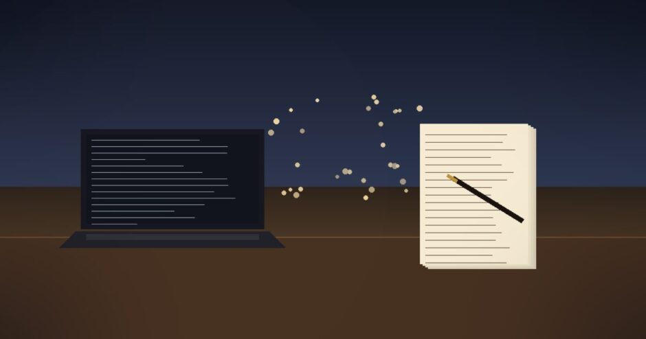夜のデスクで光るノートPCの画面と、隣に置かれた紙の原稿と万年筆、AIの粒子のような光